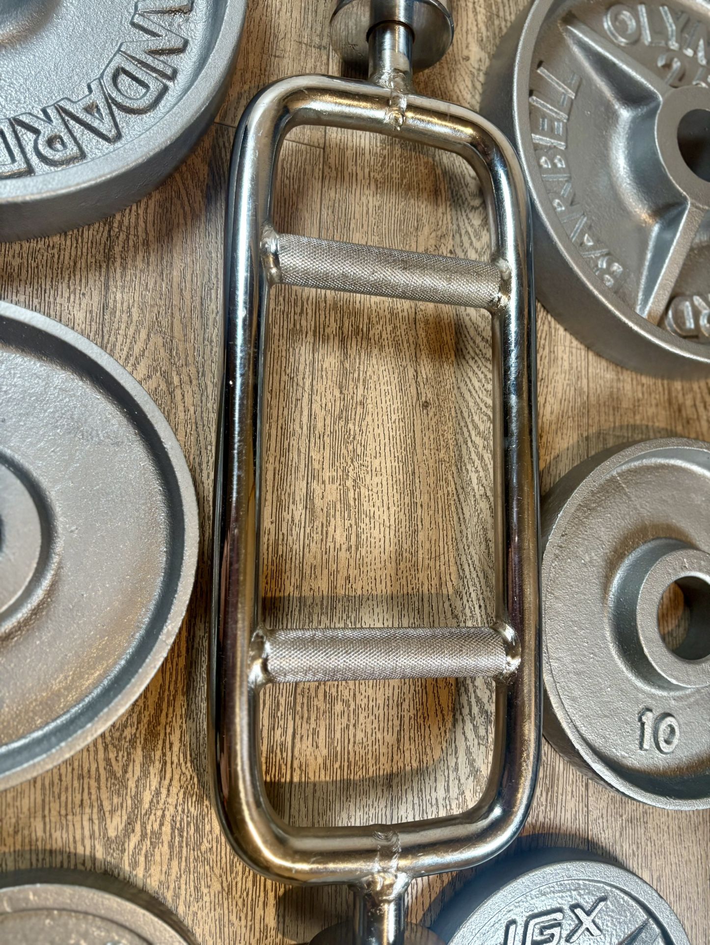 Triceps Bar With IVANKO Vintage Cast Iron Weight Plates  25s And 10s [ I’ll Throw In Pair Of 5s Diff/brand]