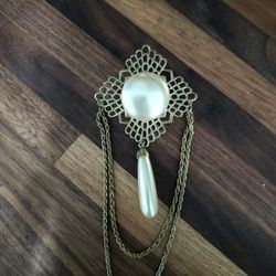 Vintage women's brooch