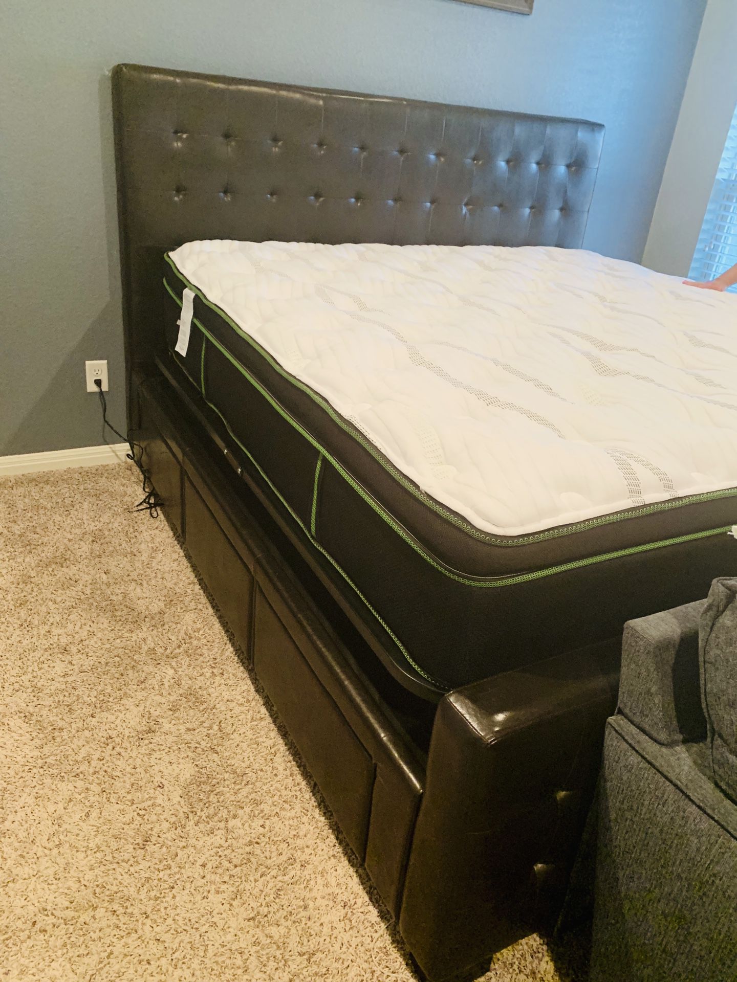 King size Bed frame with 6 drawers (NO MATTRESS)