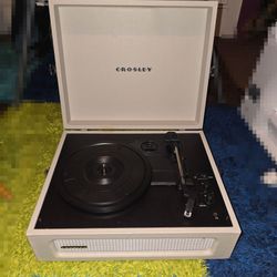 Beige Crosley Record Player (NEEDS FIXING)