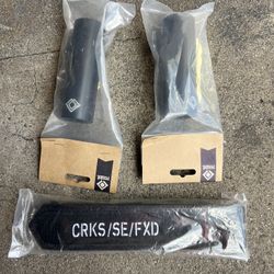 Resist Pegs SE Crooks N Castle Straps 