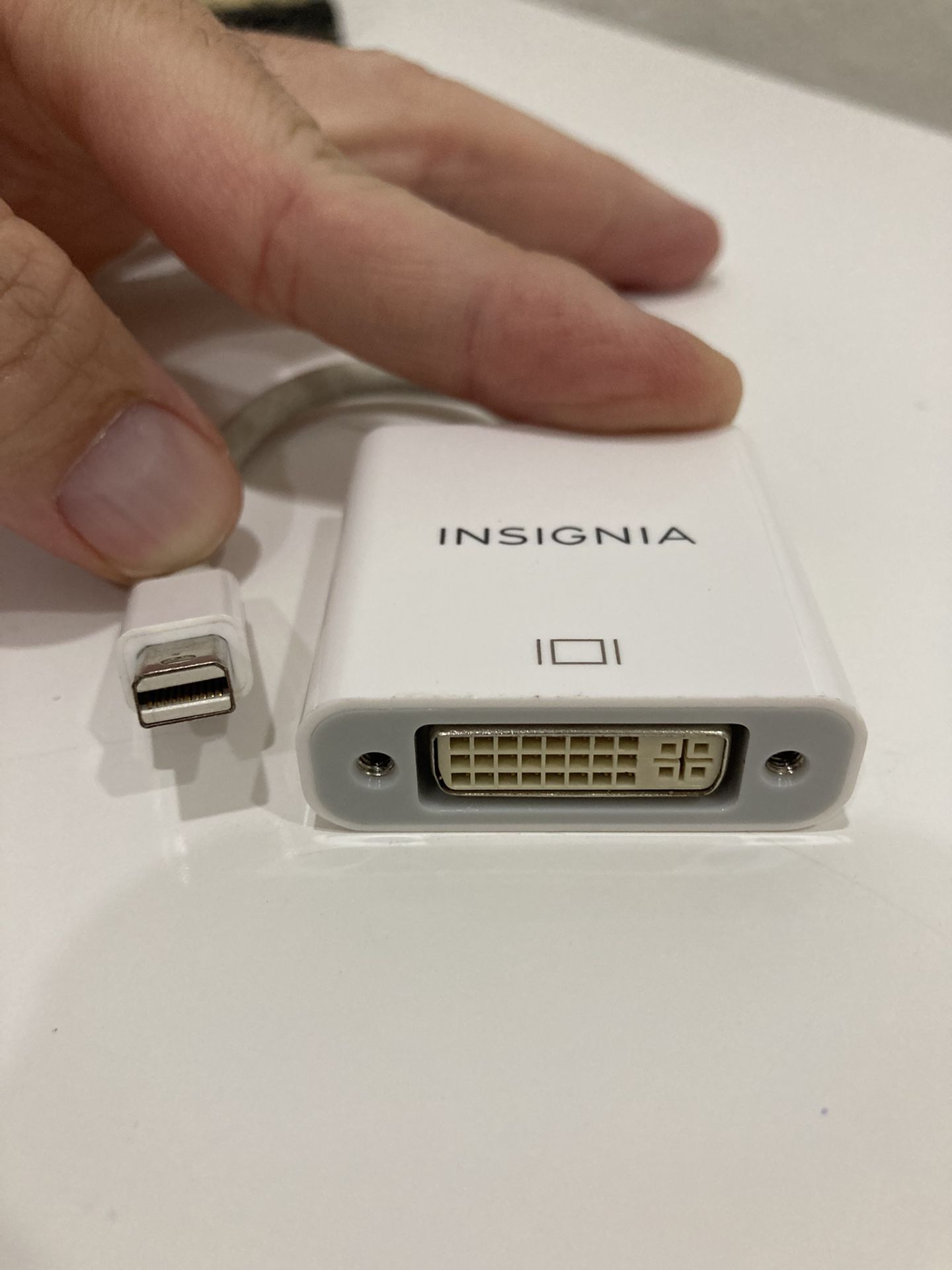 Mini DisplayPort to DVI Monitor Adapter - INSIGNIA