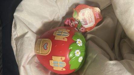 Lemon meringue figure from Strawbery Shortcake X lol surprise