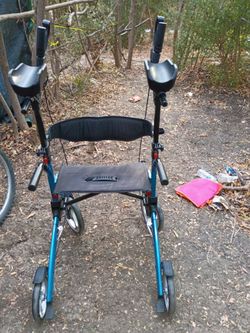 Forearm Rollator Walker with Seat