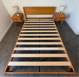 Whitman Low Profile Mid-Century Modern Platform Bed (Queen)