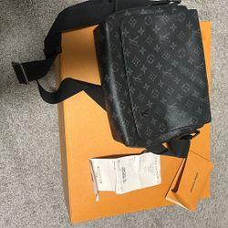 LV Messenger Bag 
