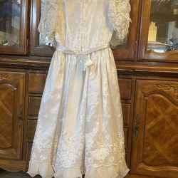Child’s comunión dress
