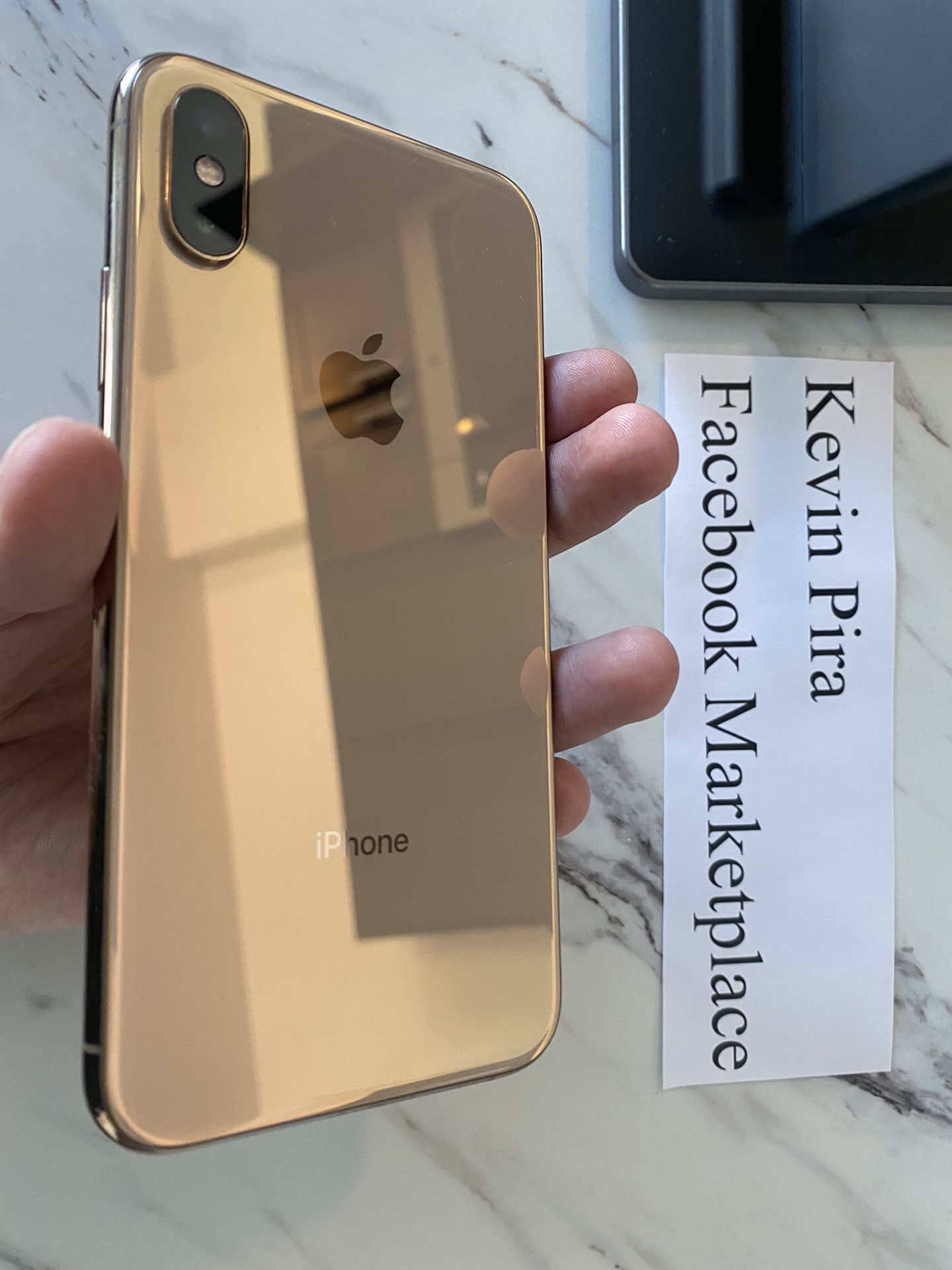 iPhone XS Unlocked Gold