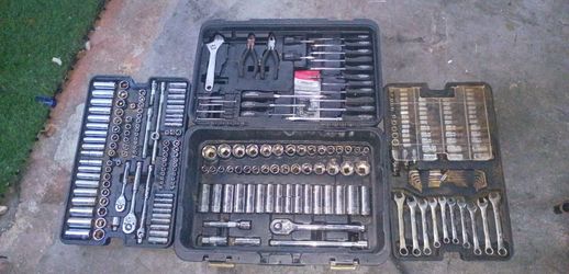 Pittsburgh 301 piece tool set