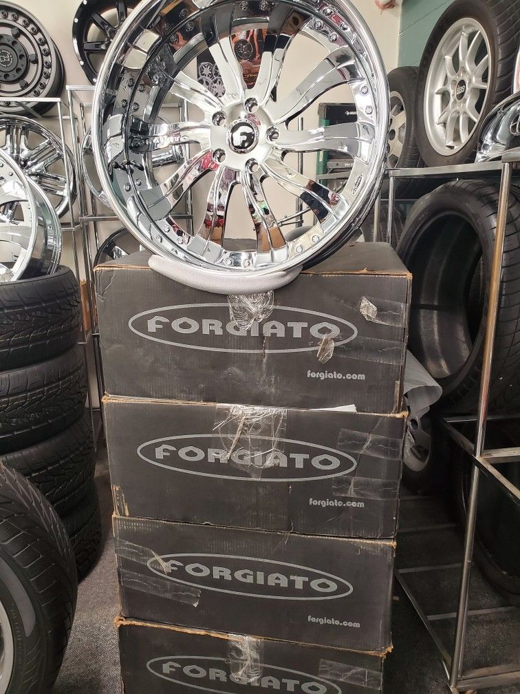 BRAND NEW FORGIATO INFERERNO 22INCH STAGGERED WHEELS AND TIRES BOLT PATTERN 5.5 5LUGS 5X127 22INCH 