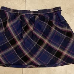 The Old Navy Plaid Purple/pink Wool Lined Mini Skirt in size 14 is a stylish and versatile garment perfect for casual occasions. Made of wool with a l