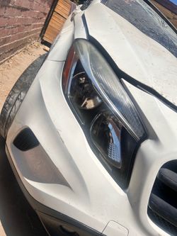 Mercedes Benz GLA250 passenger headlight