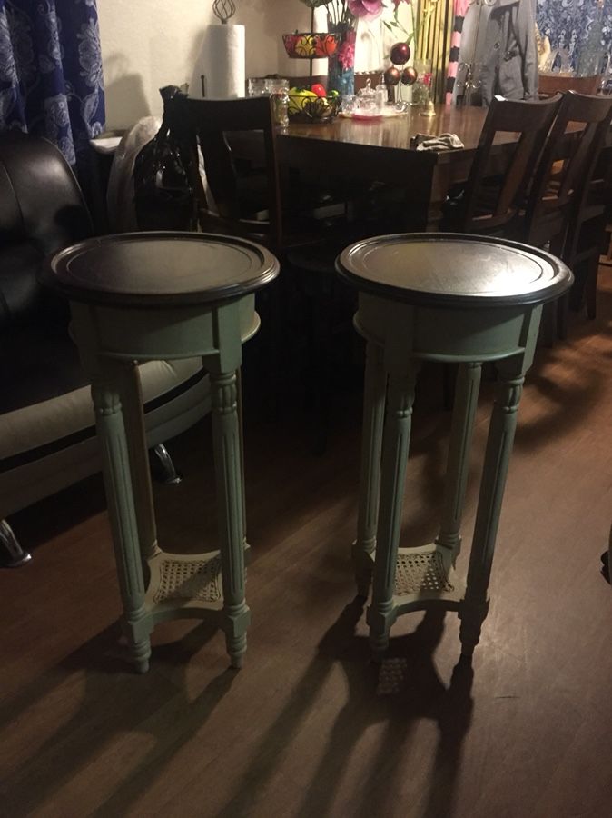 Tables set of 2 good condition