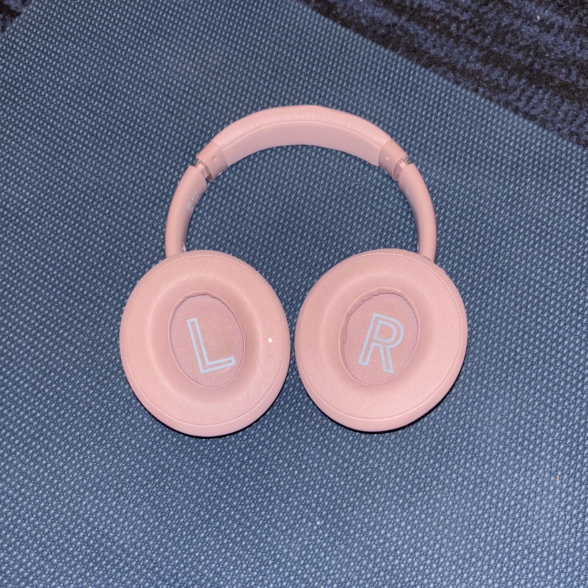 Beribes Cushioned Airplane Headphones.