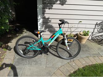 Schwinn Bike (rarely used - excellent condition)