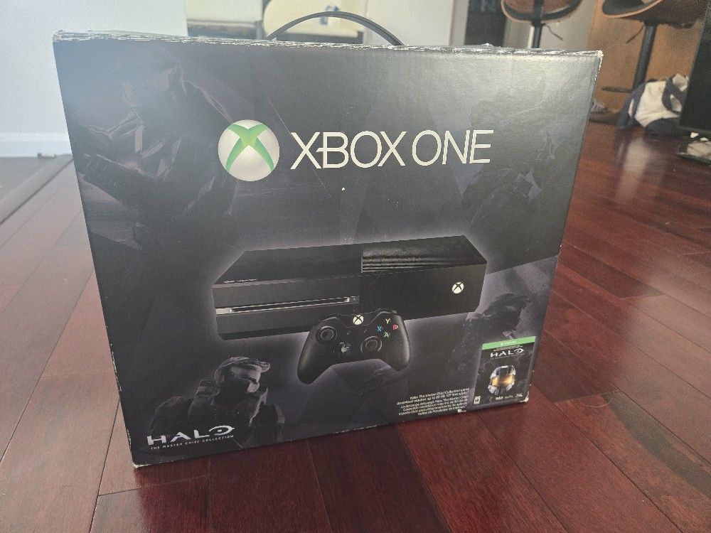 Xbox ONE W/controller and Fallout 4