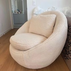 Egg swivel chair