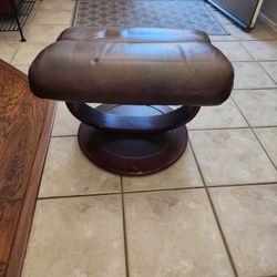 Leather Ottoman  ( Used But In Great Condition)