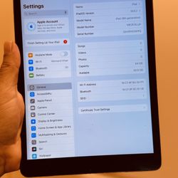 iPad (9th Gen) – 64GB Wi-Fi Silver w/ Box