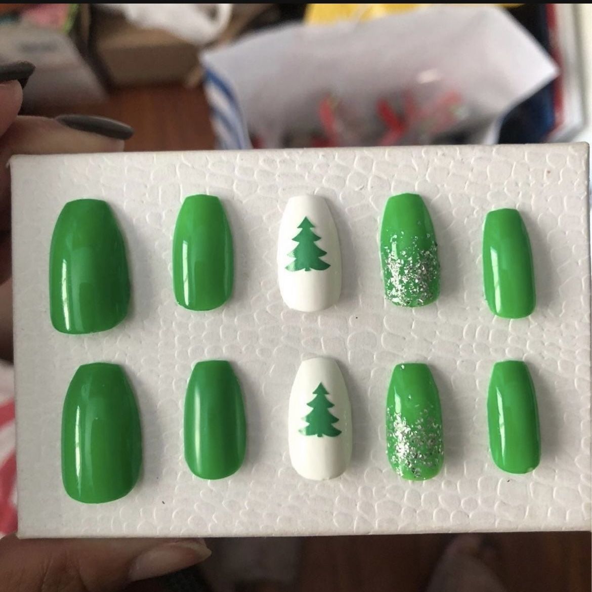Short O Christmas Tree Press On Nails 