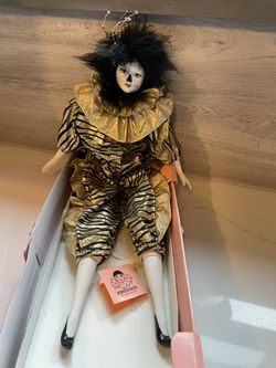 Kingstate Animated Musical Porcelain “Cats” Cat Doll