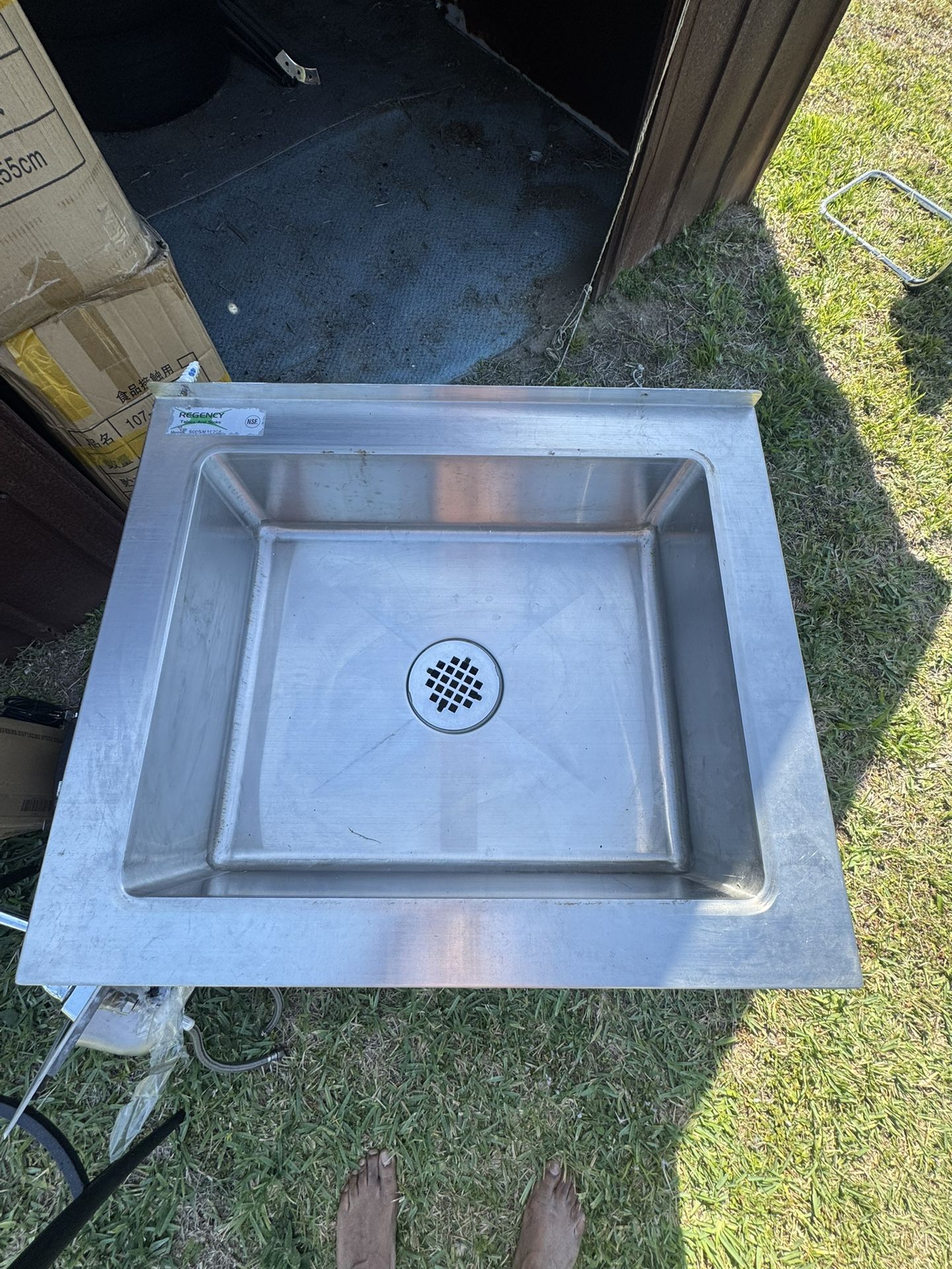 25" 16 Gauge Stainless Steel One Compartment Floor Mop Sink - 20" x 16" x 6" Bowl