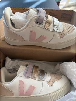 Girls sneakers