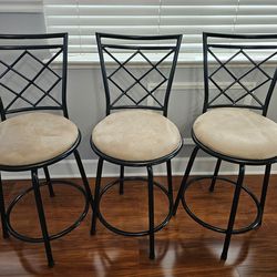 Set Of 3 Swivel Bar Stools Great Condition