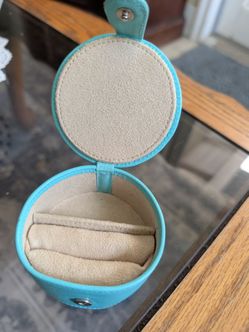 Tiffany blue leather jewelry box round