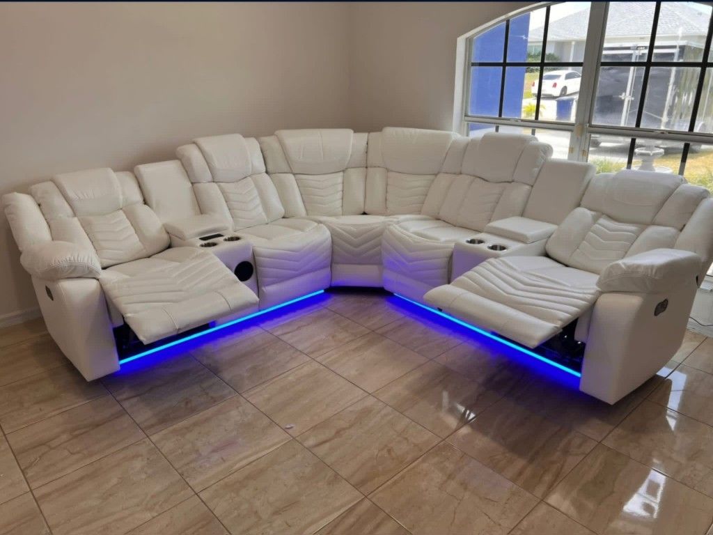 SECTIONAL RECLINERS ( BLUETOOTH SPEAKERS AND LEDD LIGHT)
