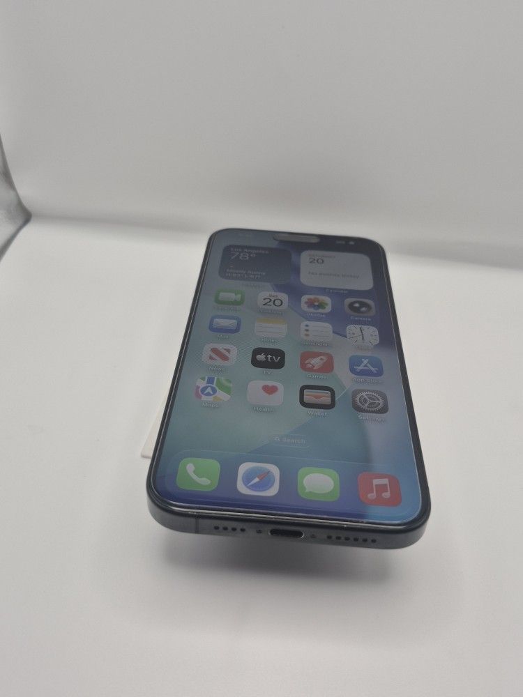 Iphone 15 pro max Unlocked, 256 gigabytes, grey color, in Excellent condition, no scratches or dents