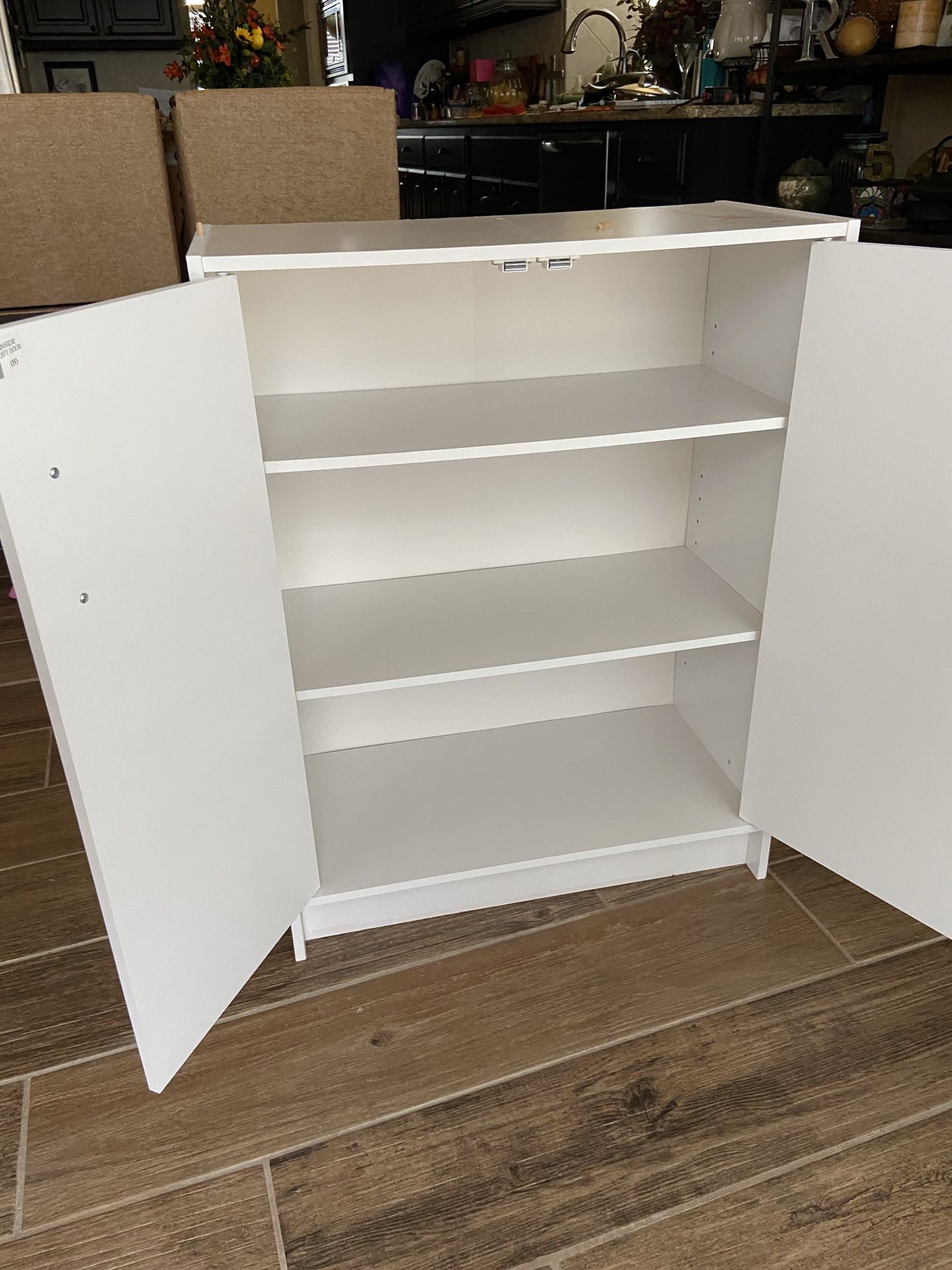 White 3-shelf cabinet