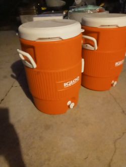 2 Igloo 42316 5 Gallon Seat Top Cooler