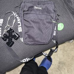 Supreme Shoulder Bag 