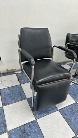 Black Vinyl Salon Barber Chair leg rest does not work