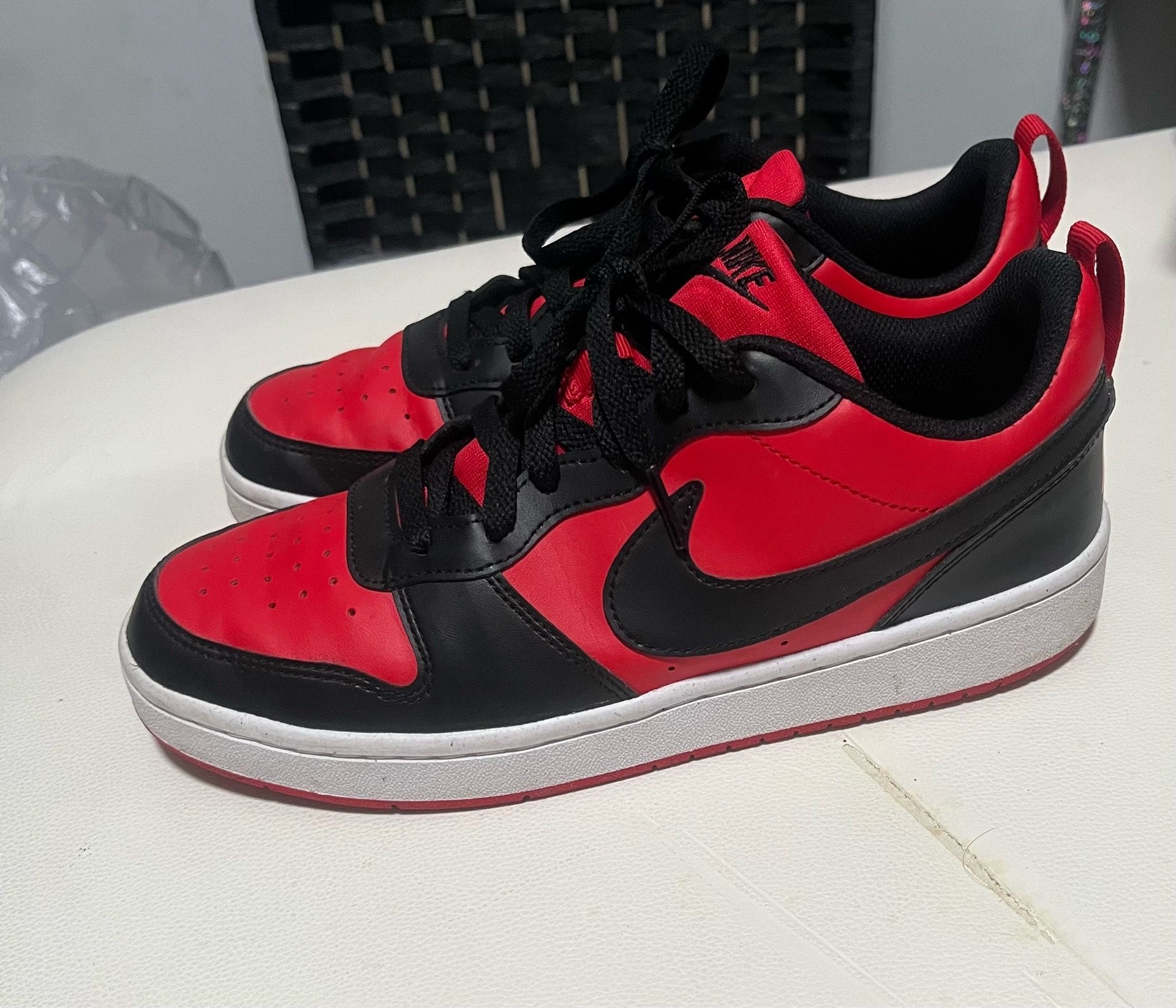 Nike Court Vision Low DVS456-600 Red/Black size 7 Youth Shoes
