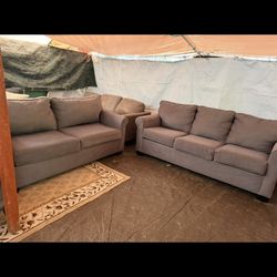 Grey Couch And Loveseat With Pullout Bed Great Condition Clean Resell The Time Delivery $40 Local
