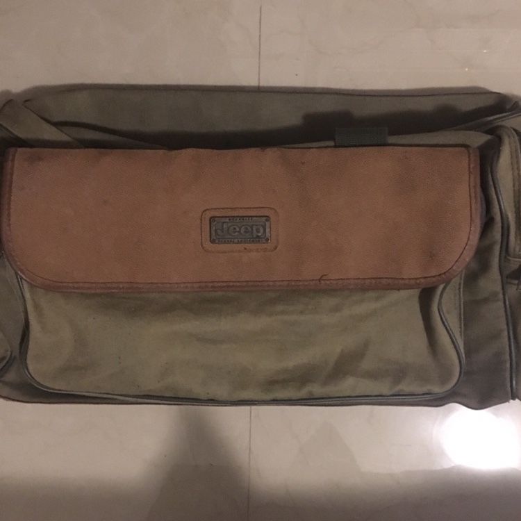 GREEN VINTAGE JEEP DUFFLE/GYM /CARRY ON/ TRAVEL BAG