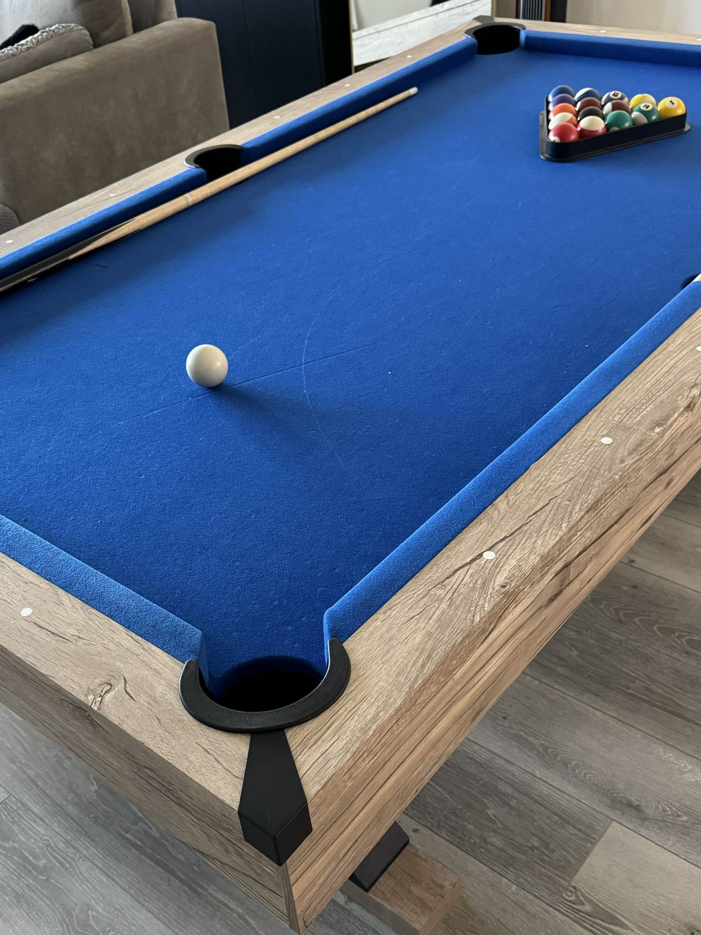 POOL TABLE (LIKE NEW)