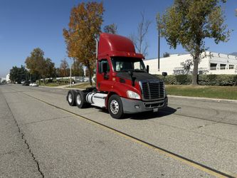 2014 Freightliner Cascadia / DD-13 / only 378K miles &1400 original hours 