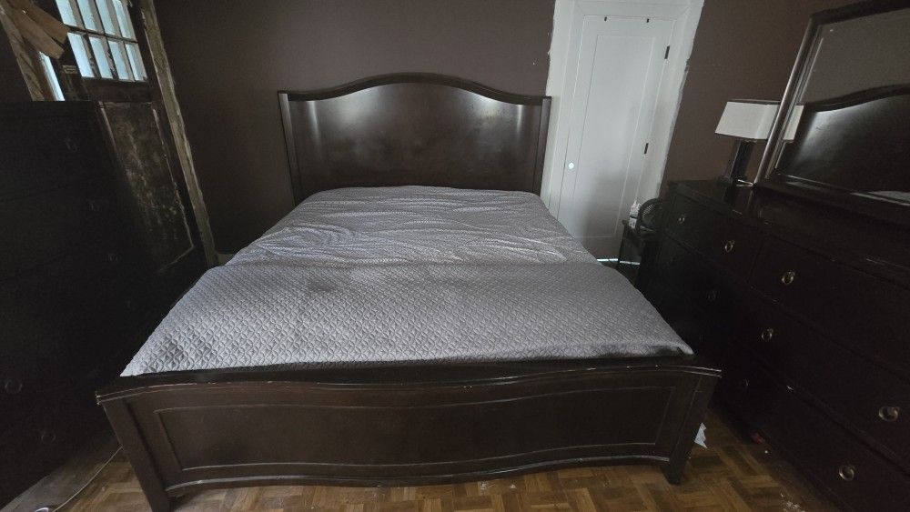 King / Cal King Bedroom Set 4 Pieces