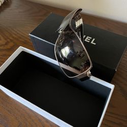 There Very Beautiful Sunglasses For Woman’s Made By CHANEL Made in Italy The Color Is Brown 