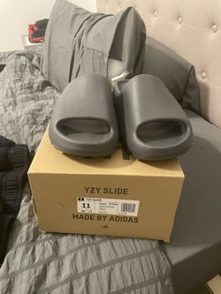 Yeezy slide Real W/ box