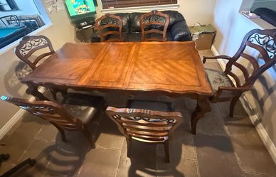 Legacy Classic Orleans 7-Piece Extendable Dining Set