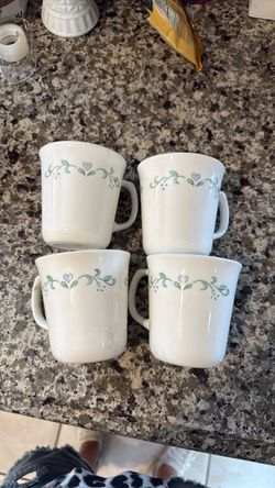 Set of 4 Corelle Heart and Vine Mugs