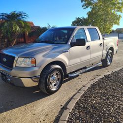 2008 Ford F-150 XLT 5.4L Triton engine 4 door half ton with work lid