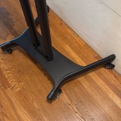 Stand With Wheels