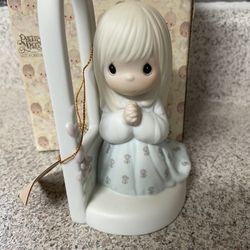 Precious Moments Girl Praying At The Altar 