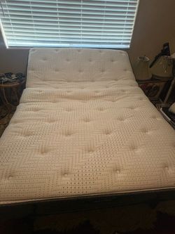 Motion adjustable bed with full-size mattress