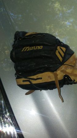 Baseball gloves